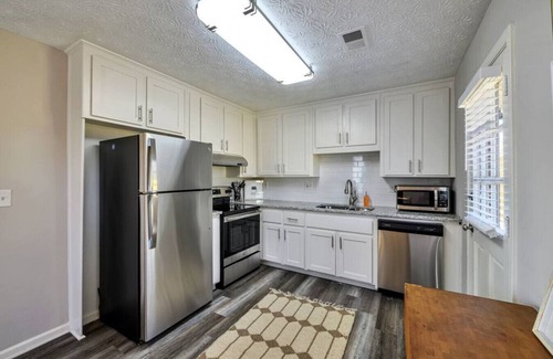 Marietta House | ATH - Marietta - 2BR - Pet Friendly -Ranch (160b)