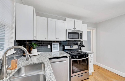 Marietta House | ATH - Marietta - 2BR - Ranch -Fenced (woods)