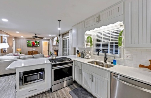 East Cobb House | ATH -Marietta -5BR -Pet Friendly - Fenced (bberry)
