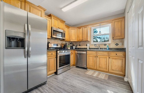 Marietta House | ATH - Sleeps 4 - 2 Beds - Pet friendly - Pam