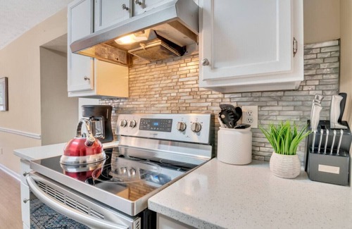 Smyrna House | ATH - Sleeps 4 - 2 Beds - Pet friendly - CC2