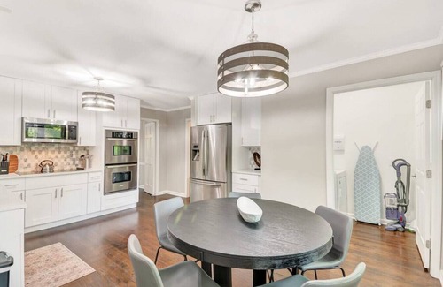 Dunwoody House | ATH - Sleeps 6 - 3 Beds Pet Friendly and fenced - Roberts