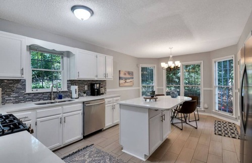 Woodstock House | ATH - Sleeps 8 - 4 Beds - Fenced/Pet friendly - VTarn