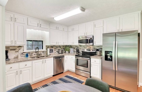 Marietta House | ATH - Sleeps 8 - 4 Beds - Pet friendly - Edward