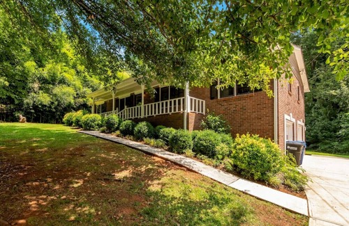 Marietta House | ATH - Sleeps 8 - 4 Beds - Pet friendly - Edward