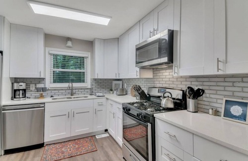 Acworth House | ATH - Sleeps 8 - 4 Beds - Pet Friendly - Moonlit