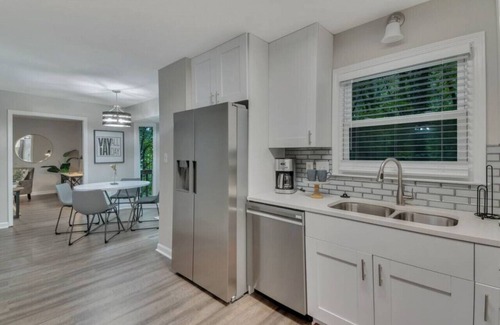 Acworth House | ATH - Sleeps 8 - 4 Beds - Pet Friendly - Moonlit