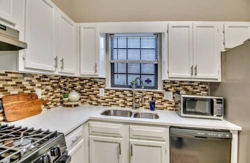 Kennesaw House | ATH -Sleeps8 -3BR- Fenced- 5 min to Int Exit(2025)