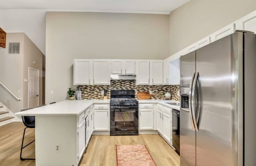 Kennesaw House | ATH -Sleeps8 -3BR- Fenced- 5 min to Int Exit(2025)