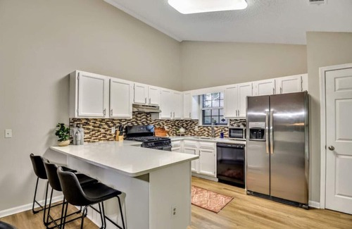 Kennesaw House | ATH -Sleeps8 -3BR- Fenced- 5 min to Int Exit(2025)