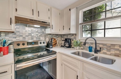 Smyrna House | ATH - Smyrna - Sleeps 4 - 2 Beds - Pet friendly - CC3