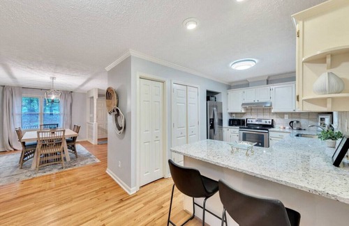Woodstock House | ATH - Woodstock - 4BR - Pet Friendly -Fenced (wiley)