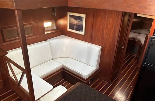 Ono Island Boat Rental | Athena - Viking Motor yacht at the Dock