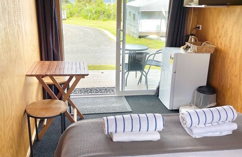Athenree Hotel | Athenree Hot Springs & Holiday Park