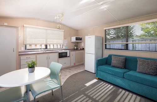 Athenree Hotel | Athenree Hot Springs & Holiday Park