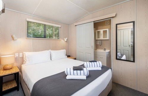 Athenree Hotel | Athenree Hot Springs & Holiday Park