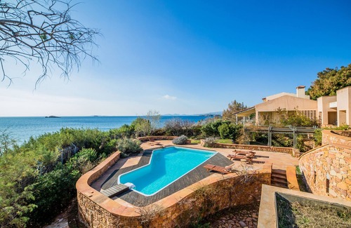 Saronikos Villa | ATHENS BOHEME BEACHFRONT VILLA