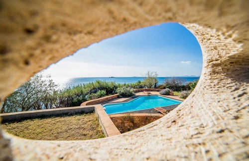 Saronikos Villa | ATHENS BOHEME BEACHFRONT VILLA