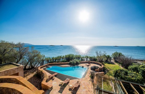 Saronikos Villa | ATHENS BOHEME BEACHFRONT VILLA
