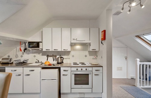 Roundham Apartment | Atherfield Apartments No. 8 - Roof Tops