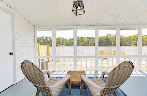 Warner Robins House | AtHome+1 Stay | Lakefront 3BR | 2 Car Garage