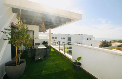 Torre de Benagalbon Apartment | Atico con piscina, golf, vistas al mar