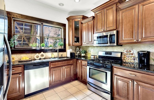 Poncey-Highland House | ATL Charming 1929 Historic Craftsman Bungalow
