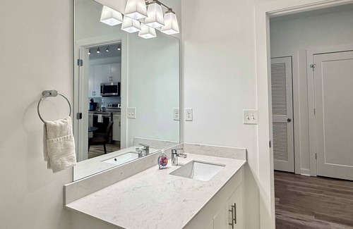 Old Fourth Ward Apartment | ATL Condo with King Bed! Free Street Parking!