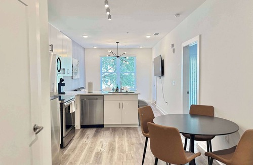 Old Fourth Ward Apartment | ATL Condo with King Bed! Free Street Parking!