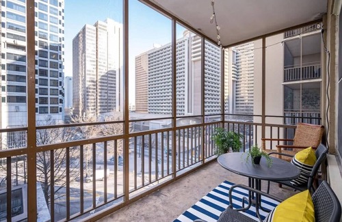 Downtown Atlanta Condo | ATL Downtown Private Balcony 24h Concierge