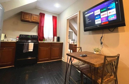 Mechanicsville House | ATL Tip Top Cutie Home City View and Free WI/FI