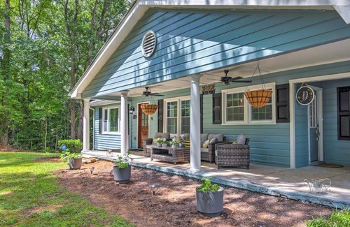 Cliftondale House | Atlanta Area Cottage with Grill and Huge Yard!