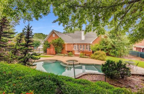 Conyers House | Atlanta Escape Stunning 5BR with Dream Pool