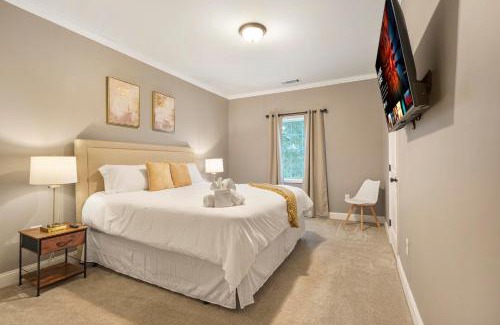 Belvedere Park House | Atlanta Gem Near Mercedez Benz Stadium & Stone Mtn Prk