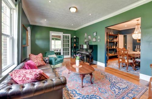 Atlanta House | Atlanta Home with Deck 6 Mi to Downtown!