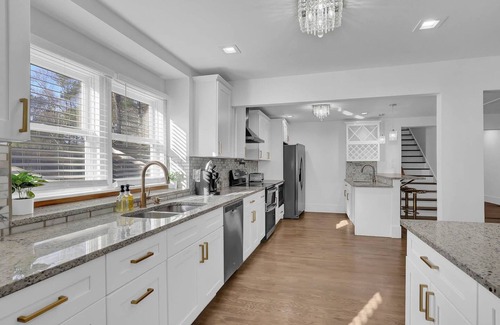 North Druid Hills House | Atlanta Ivy Manor Message Now for Summer Special