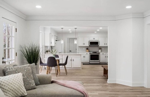 Decatur House | Atlanta Luxury Chateau (6 Bedrooms and Game Room)