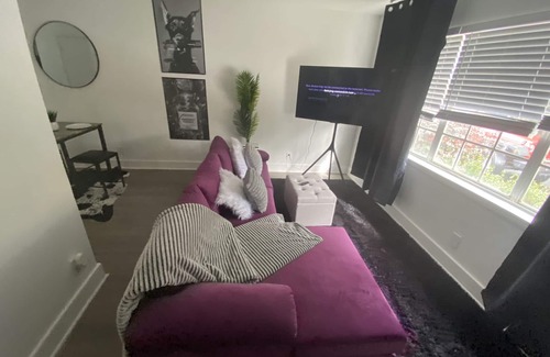 East Side Apartment | Atlanta palm getaway
