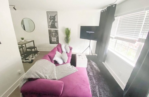 East Side Apartment | Atlanta palm getaway