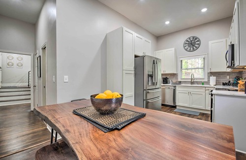 Church Street House | Atlanta Retreat w/Deck in Greenbriar Area!
