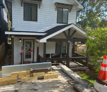 Summerhill House | Atlanta Unit 2 Room 2 - Peaceful Weekend Getaway Private Bedroom & Bathroom