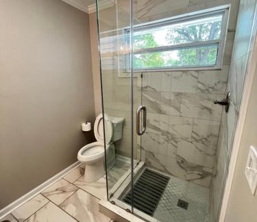 Summerhill House | Atlanta Unit 2 Room 2 - Peaceful Weekend Getaway Private Bedroom & Bathroom