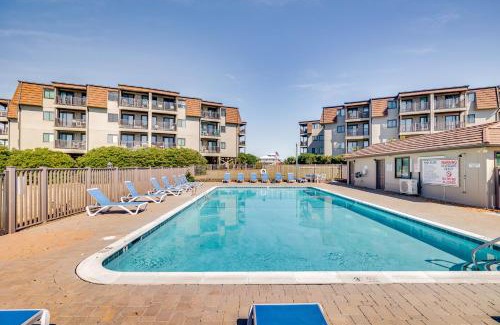 Morehead City Apartment | Atlantic Beach Condo with Balcony and Beach Access!