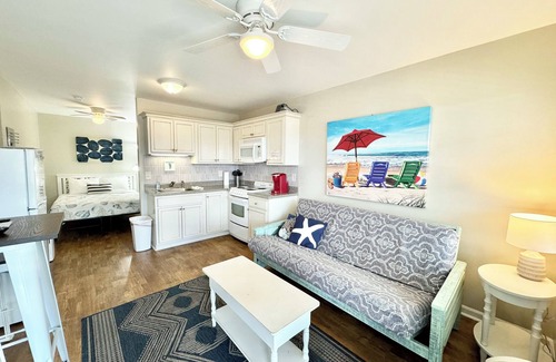Atlantic Beach Apartment | 🏖️Atlantic Beach🏄Sunny Partial Ocean View Studio😎Pool🏊