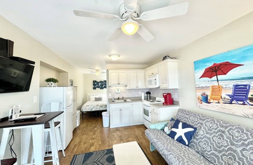 Atlantic Beach Apartment | 🏖️Atlantic Beach🏄Sunny Partial Ocean View Studio😎Pool🏊