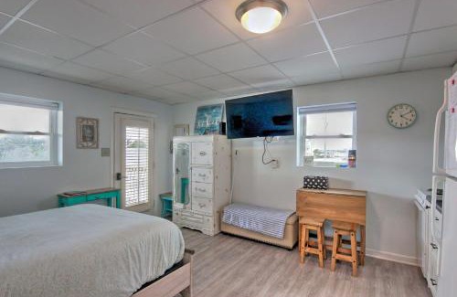 Atlantic Beach Apartment | Atlantic Beach Studio with Community Pool!