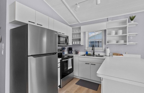 Atlantic Beach Cottage | Atlantic Breeze North - Renovated & Cozy - Walk To Beach