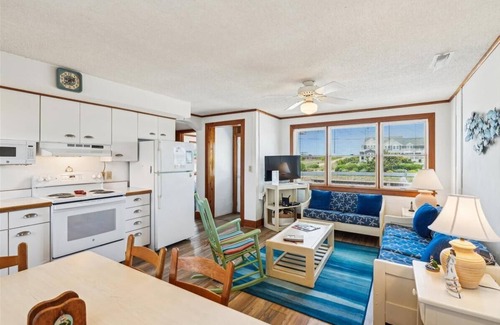 Southern Shores House | ATLANTIC BREEZES NORTH - this bright duplex is just steps from the beach!