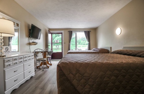 Berry Mills Hotel | Atlantic Motel