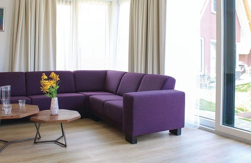 Idskenhuizen House | Atmospheric villa on the water, at a holiday park in Friesland
